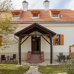 Vendeghaz Gasthof 3*